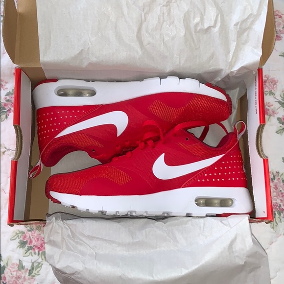 Nike Shoes - Nike air max Tavas (GS)